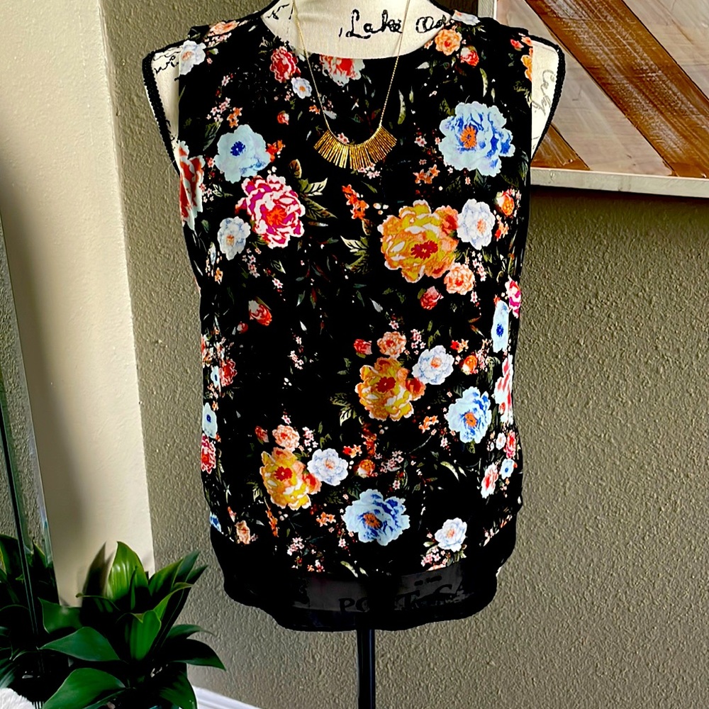 Rose and Olive floral tank top size small